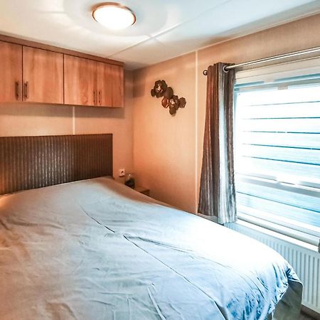 3 Bedroom Beautiful Home In Heinkenszand Exterior foto